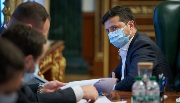 Зеленський ввів у дію рішення РНБО про санкції щодо Фірташа, Фукса та ще 848 осіб