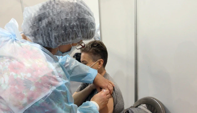 Цього тижня працюватиме понад 60 центрів COVID-вакцинації
