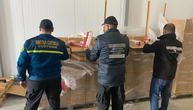 Під виглядом «заморожених вишень» до Румунії везли майже 400 ящиків сигарет - ДПСУ