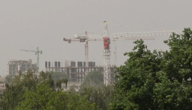 Піщана буря вкрила Житомир імлою