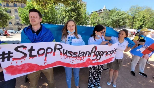 Українці та грузини Швейцарії провели у Женеві мітинг проти агресії РФ