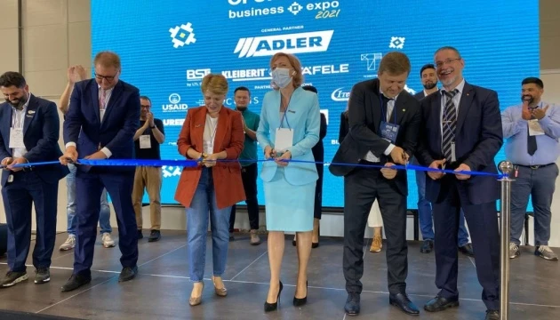 На Рівненщині у меблевій галузі створюють повний цикл виробництва