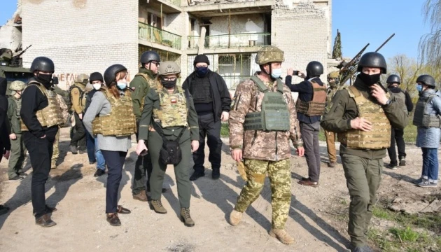 Зону ООС від початку року відвідали 22 іноземні делегації
