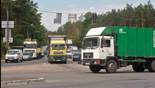 Київ обмежив в'їзд вантажівок через спеку