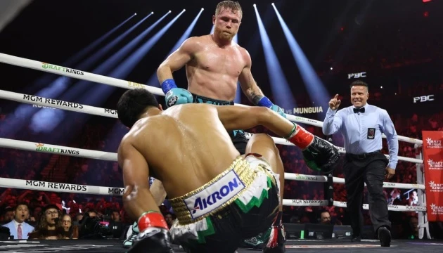 Канело здолав Мунгію і зберіг звання абсолютного чемпіона у другій середній вазі