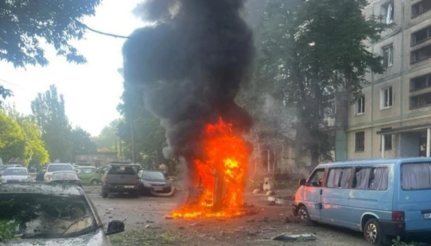 Росіяни знову атакують Запоріжжя безпілотниками, є постраждала
