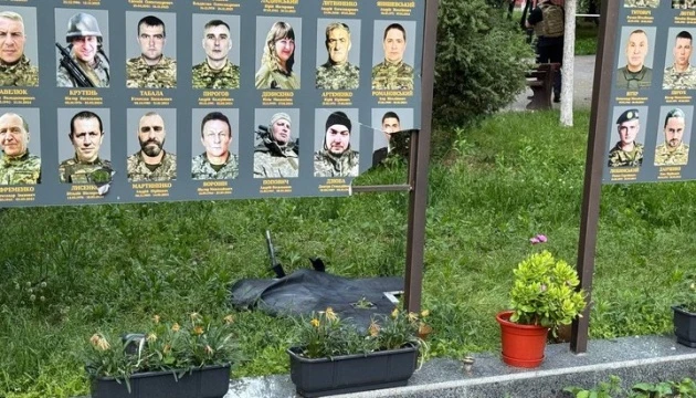 У Шостці внаслідок атаки дронів пошкоджена Алея Героїв