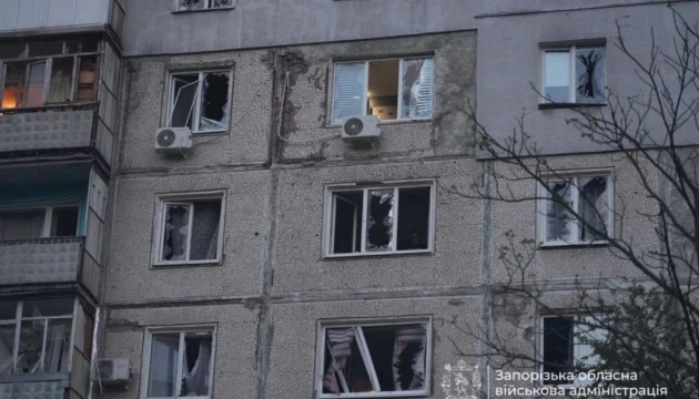 Запоріжжя атакують російські дрони - пошкоджена багатоповерхівка, є постраждалі