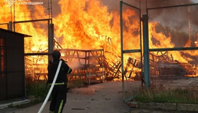 Росіяни вночі атакували Харків та область, постраждали 14 людей