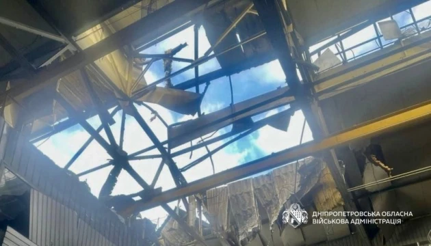 Росіяни вдарили по Дніпру - пошкоджене підприємство, семеро постраждалих