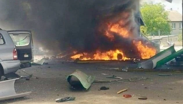 На Дніпропетровщині дві АЗС потрапили під удар росіян, є поранений
