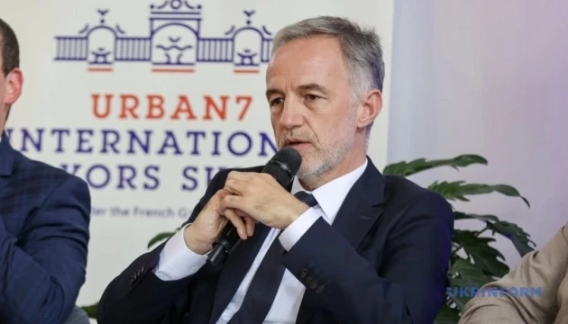 Мер Парижа планує відвідати Київ
