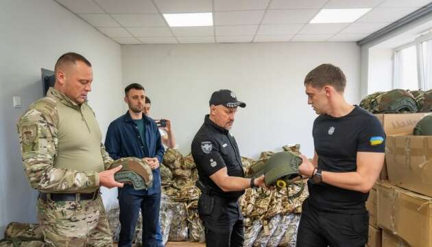 Бійці стрілецького батальйону запорізької поліції отримали дрони та спорядження