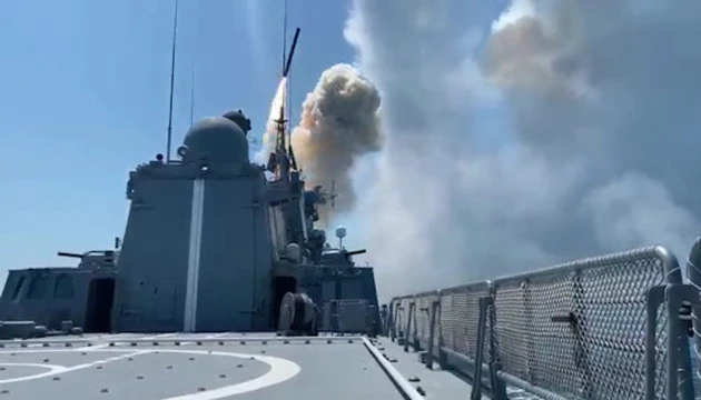 У Чорному морі РФ тримає два кораблі з «Калібрами» загальним залпом до 12 ракет