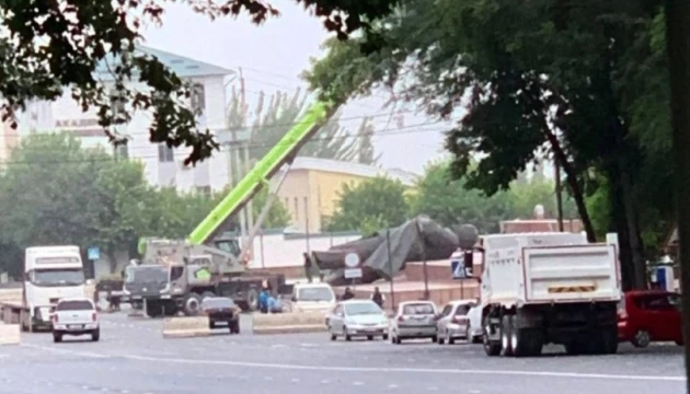 У Киргизстані знесли найвищий у Центральній Азії пам’ятник Леніну