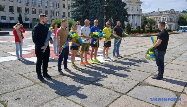 Із Гааги до Києва: учасників марш-кидка на підтримку ЗСУ зустріли у Житомирі