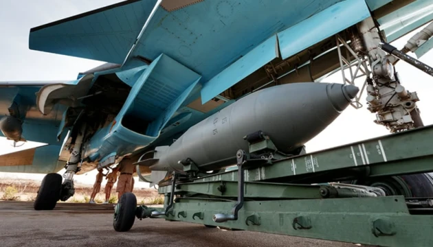 Літаки РФ з початку року впустили майже 100 бомб і ракет на свою територію і ТОТ