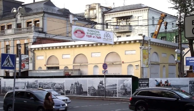 У Києві прокуратура вимагає привести пам’ятку «Магазин Демидова» на Подолі у належний стан