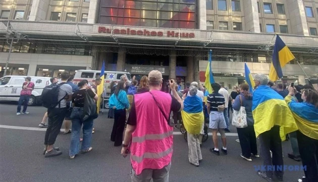 Активісти у Берліні вимагали закрити «Російський дім»