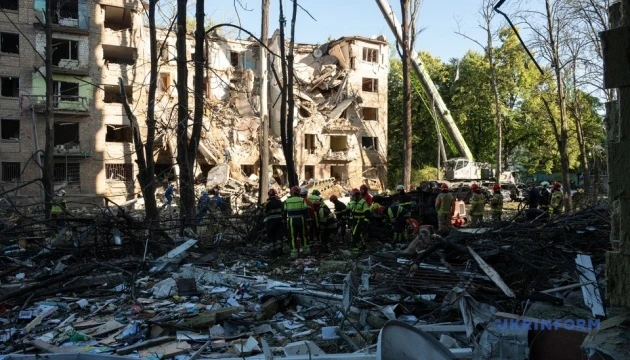 Ракета, яка влучила у п'ятиповерхівку в Києві, мала фугасно-осколкову бойову частину – попередні дані МВС