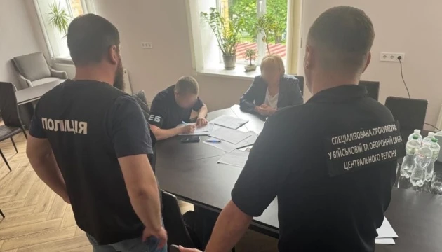 Безпідставно застосувала нульову ставку ПДВ: головбух оборонного товариства отримала підозру