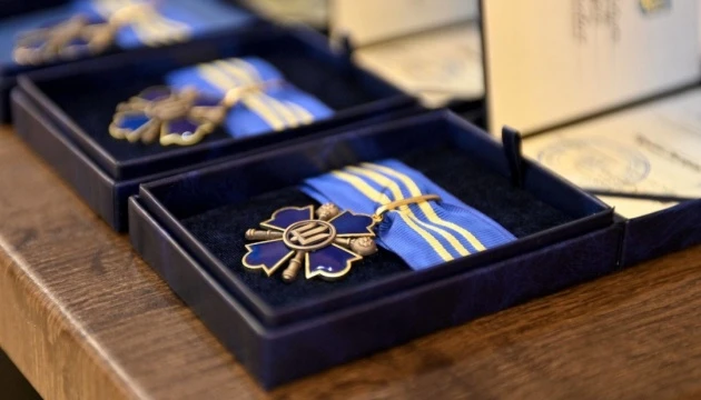 Сирський нагородив «Хрестом заслуги» воїнів, на чиєму рахунку знищені окупанти, їхня техніка та озброєння