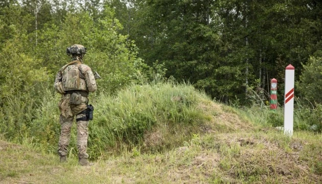 Естонія відправила два підрозділи поліції на латвійсько-білоруський кордон