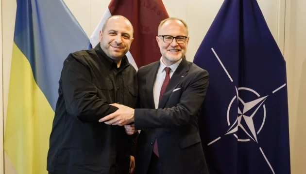«Рамштайн»: Умєров обговорив із латвійським колегою посилення роботи Коаліції дронів