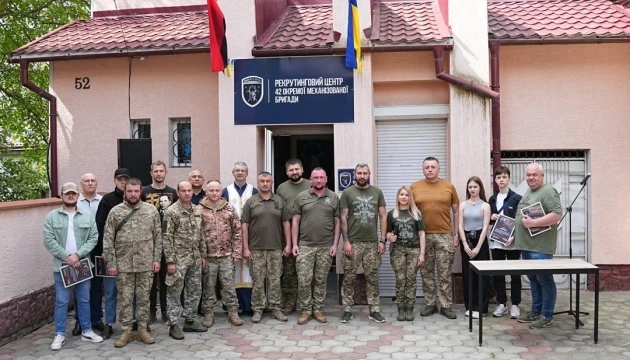 На Тернопільщині запрацював рекрутинговий центр 42 окремої механізованої бригади