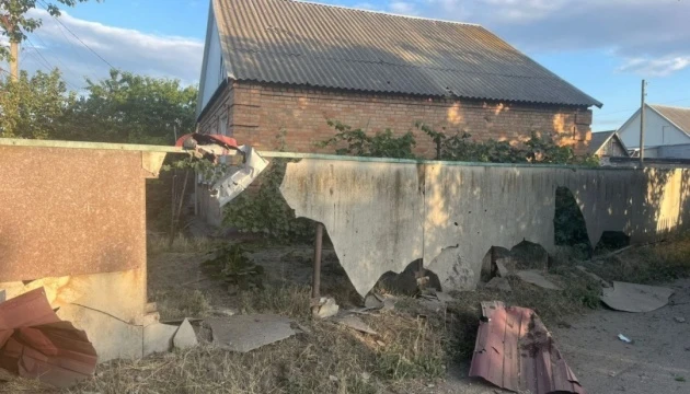Росіяни вночі били по Нікопольському району з артилерії та дронами - пошкоджені будинки, ЛЕП і газогін