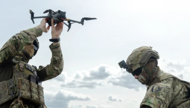 Військовим презентували майбутній маркетплейс зброї DOT-Chain Defence