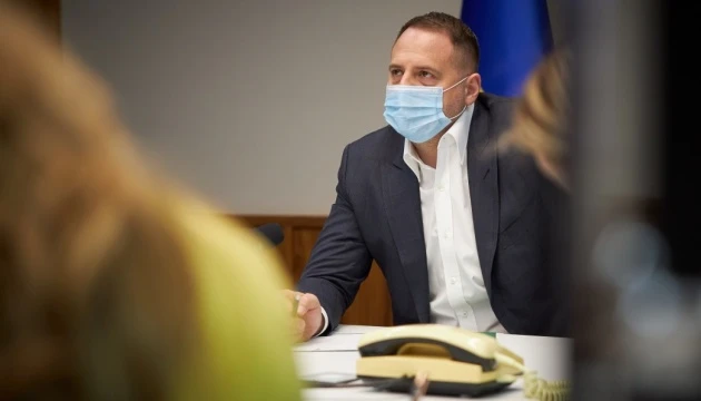 Літній «релакс», початок осені та вибори: Єрмак сказав, чому зросла COVID-статистика