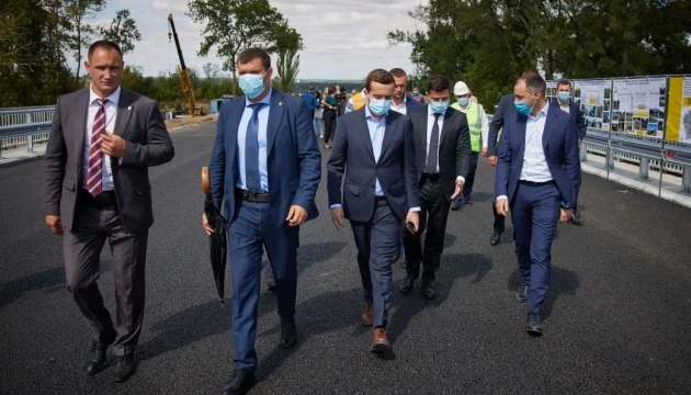 Зеленського на Черкащині зустрічали караваєм