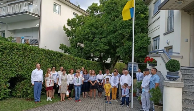 У Страсбурзі урочисто підняли український прапор