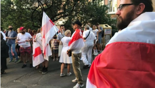 У Києві знову утворили живий ланцюг солідарності з білоруським народом