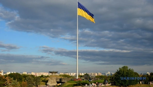 Кличко спростував пошкодження найбільшого прапора України