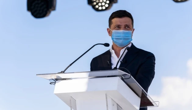 Зеленський: Медики в країні є, а медицина - велика проблема