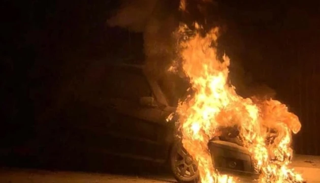 Підпал авто Лероса: адвокати просять допитати бізнесмена Комарницького