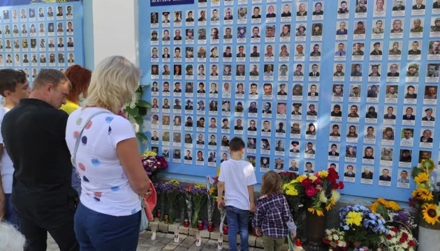 Біля Михайлівського Золотоверхого вшановують пам'ять загиблих героїв