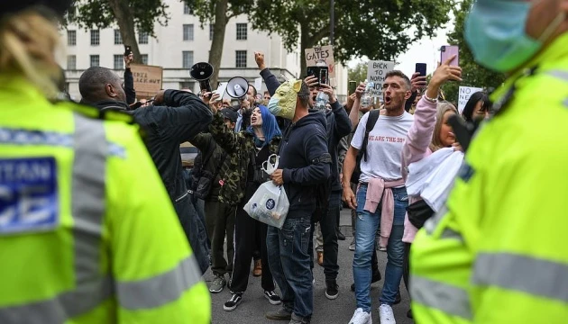 У Парижі і Лондоні - 