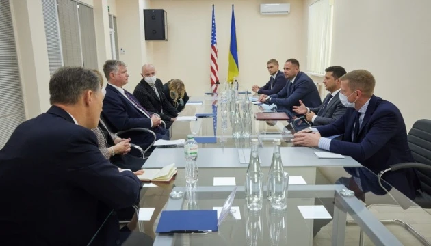 Біган запевнив Зеленського, що Україна має двопартійну підтримку у Штатах