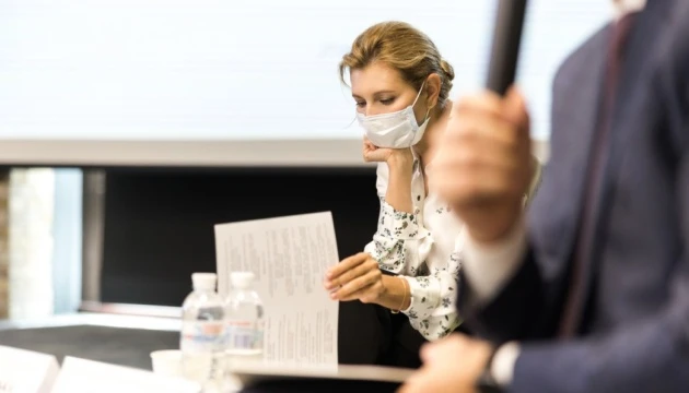 Олена Зеленська обговорила з фахівцями реформу системи шкільного харчування