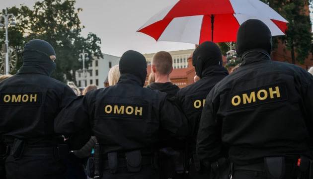 У Мінську розпочалася акція солідарності - відразу під'їхав ОМОН