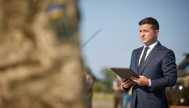 Президент вручив “Золоту Зірку” сестрі загиблого на Донбасі сержанта