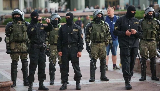 МВС Білорусі заперечує затримання журналістів у Мінську