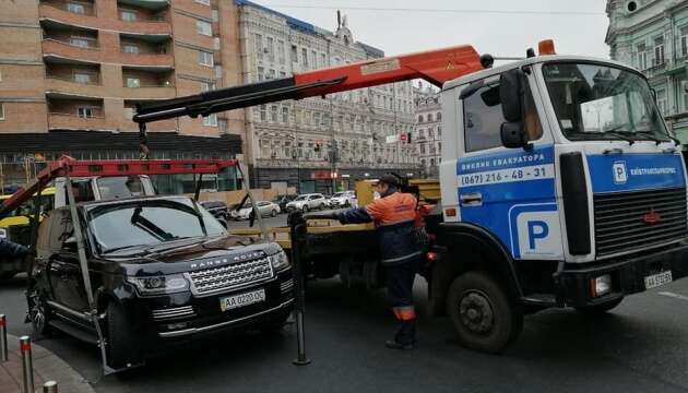 Голова КМВА доручив припинити евакуацію автівок під час повітряної тривоги