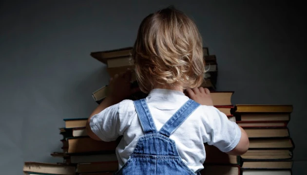 В Україну не пустили книжки «Развиваем малыша» із танками РФ