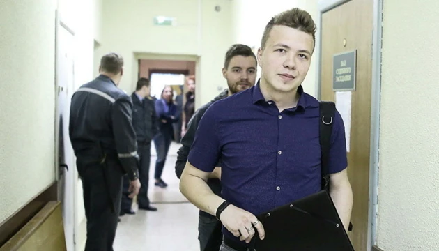 Батьки Протасевича просять Меркель допомогти із визволенням сина