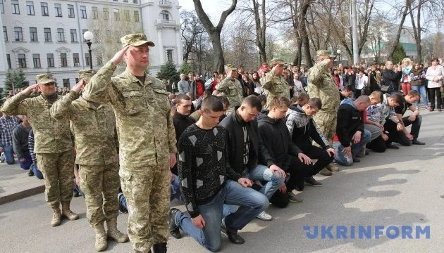 Коли Україна скасує призов: Хомчак назвав умову