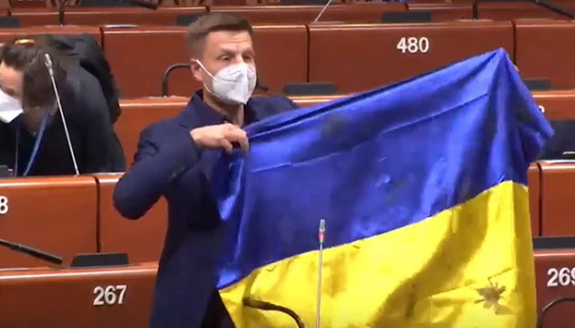 У ПАРЄ не стали карати Гончаренка за український прапор